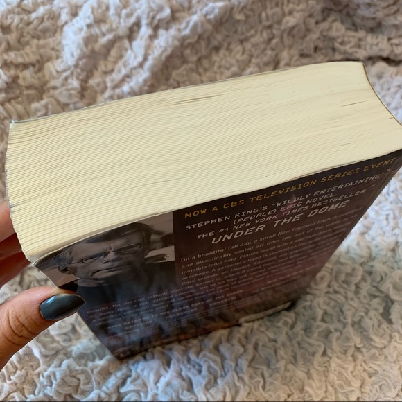 Stephan King | Under the Dome Book - Picture 9 of 11